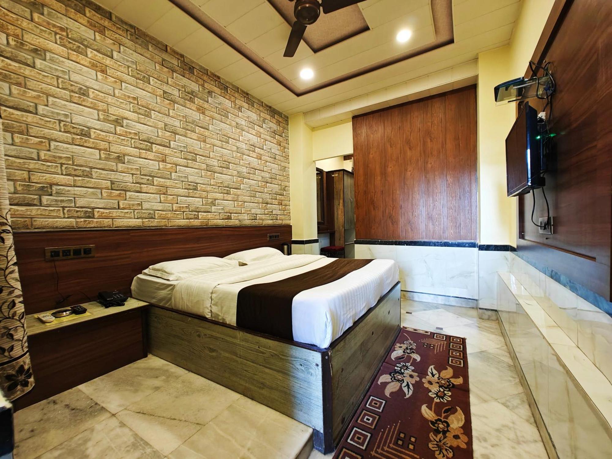 Hotel Saraswati Ābu Eksteriør billede