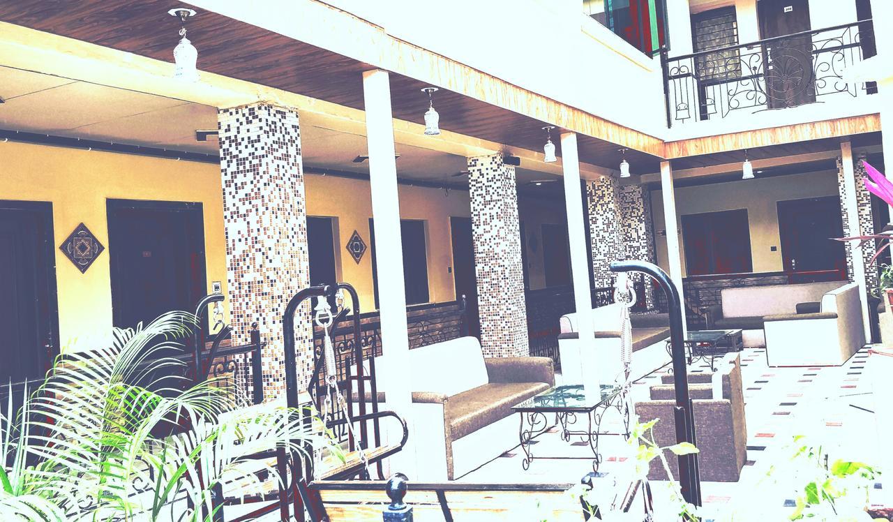 Hotel Saraswati Ābu Eksteriør billede